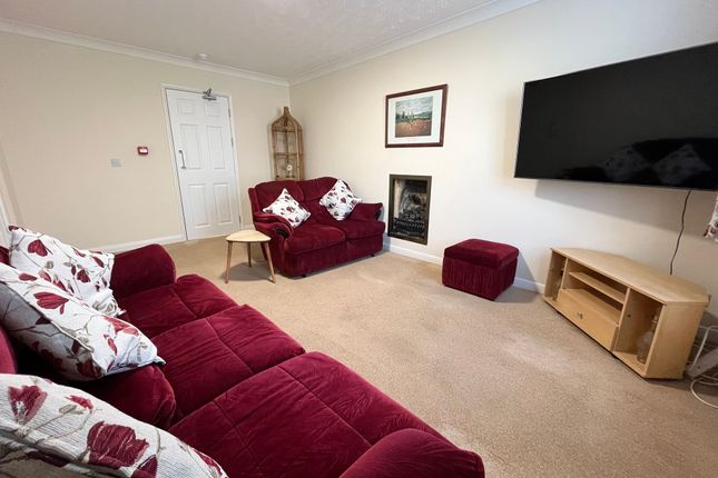 Room 4 218 Downs Barn Boulevard, Buckinghamshire photo 3