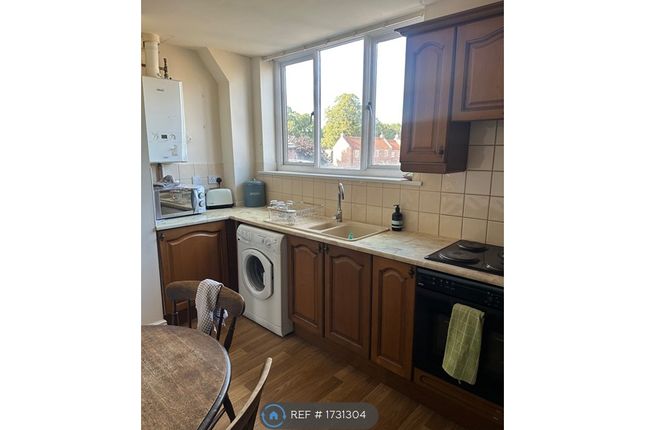 Flat, Marketplace Tickhill, Doncaster photo 3