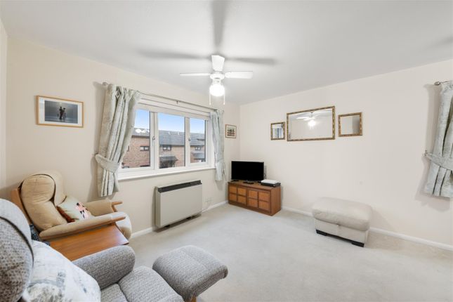 19, Woodlea Court, Uxbridge photo 5