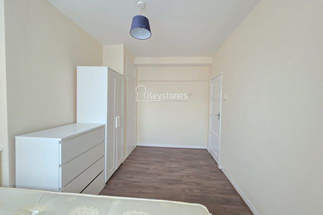 14 Thornaby House (Room 4), Canrobert Street, London photo 5