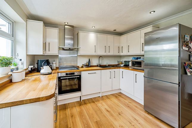 25, Westfield Road, Slough photo 2
