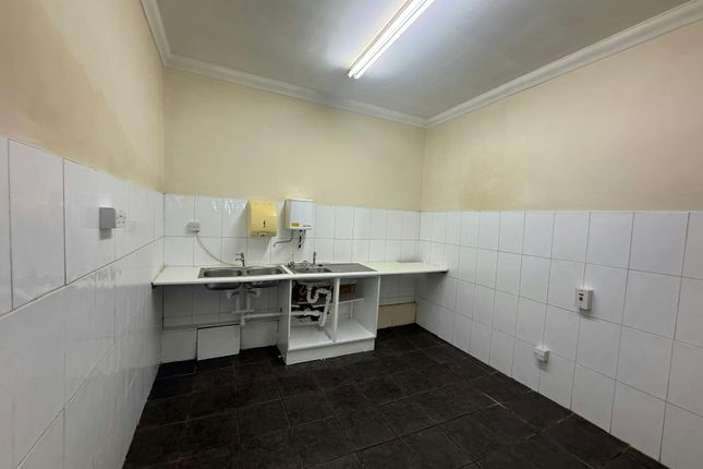 4 Neilston Road, Paisley photo 3