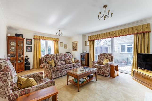 The Lilacs, 30, Cotswold Avenue, Cirencester photo 2