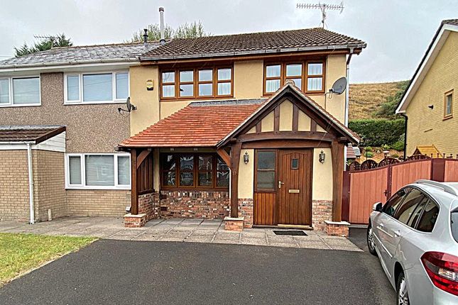 17, Oliver Jones Crescent, Tredegar photo 2