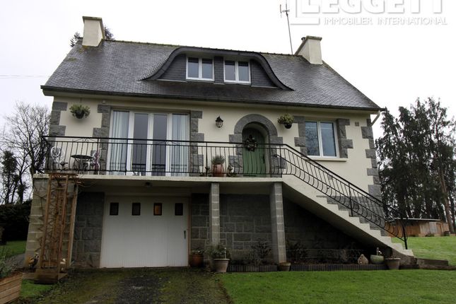 Villa for sale in Duault, Côtes-D'armor, Bretagne