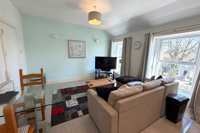 Flat 4, 10, The Grove, Swansea photo 4