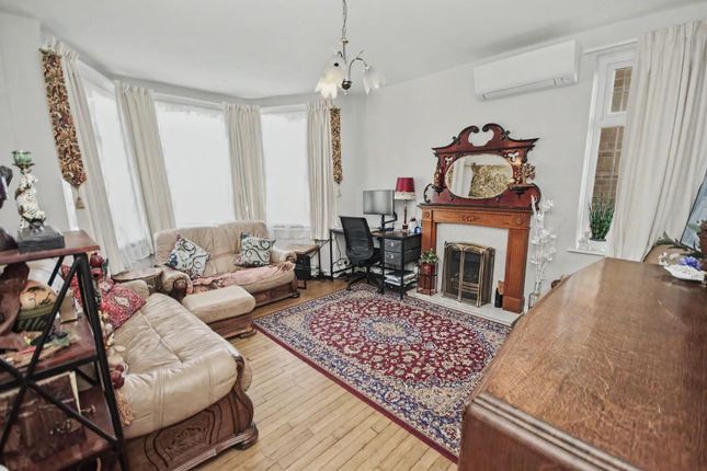 21, Queensway, Wellingborough photo 2