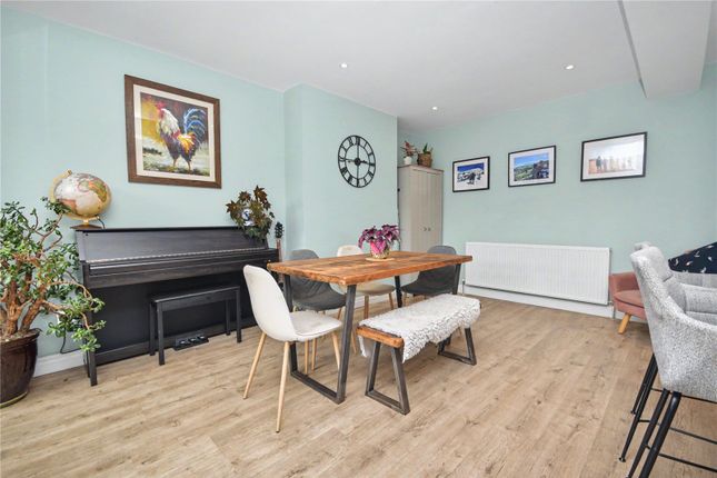 25, Spennithorne Drive, West Yorkshire photo 3