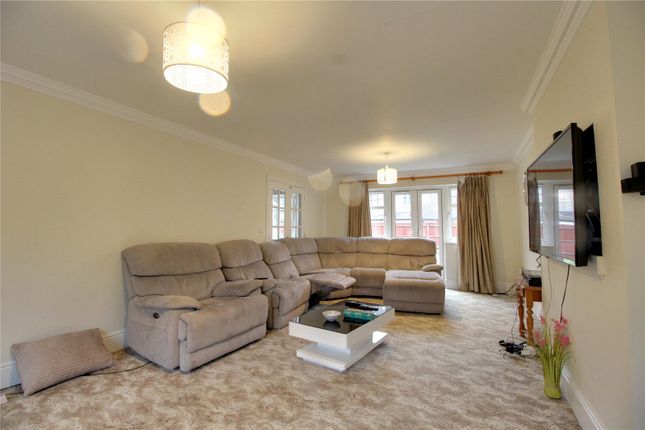 2, Turstin Drive, Hampshire photo 2
