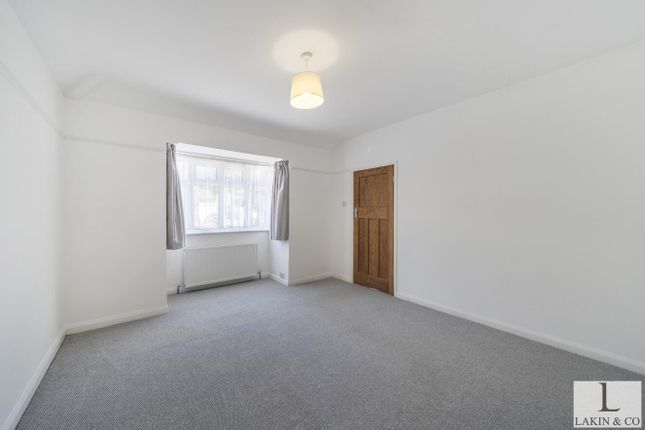 41, Oak Avenue, Ickenham photo 2