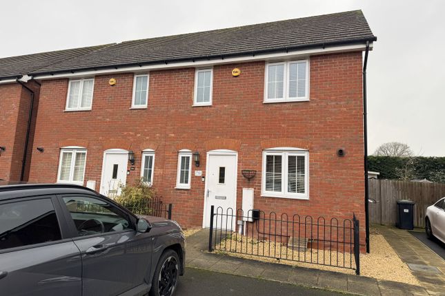 3-bed semi-detached on 32, Shackleton Gardens, Flitwick, £375,000