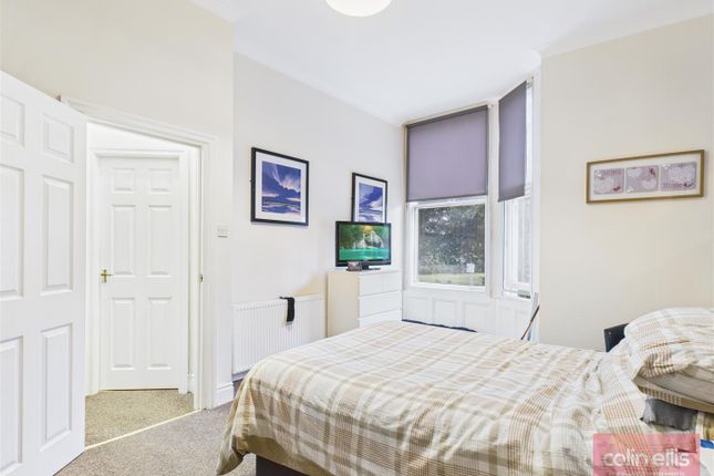 Flat 1, 2 & 3, 10, Grosvenor Crescent, Scarborough photo 3