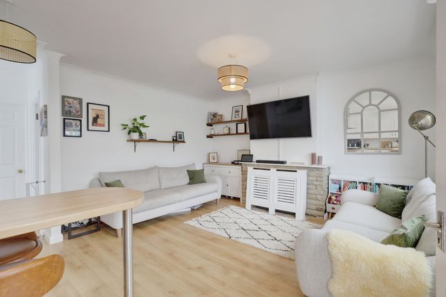 4, Downesway, Benfleet photo 3