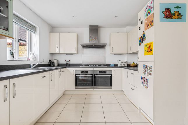 6, Sedgefield, Bicester photo 3