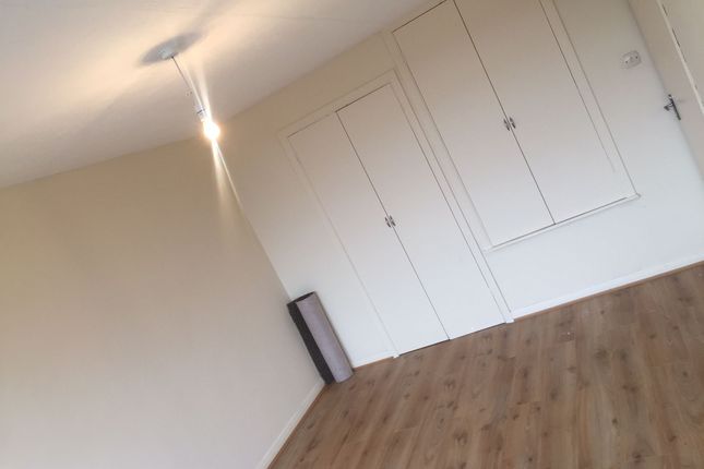 14 Kirby Close, Ilford photo 5