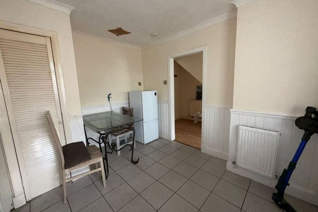 61, Greenlaw Avenue, Wishaw photo 3