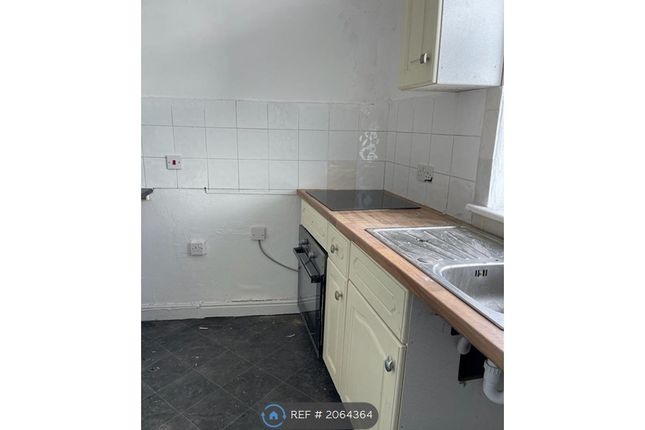 Flat to rent in Oliver Street, Mexborough
