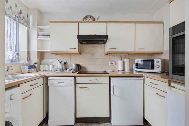 8, Roman Court, Borough Green photo 3