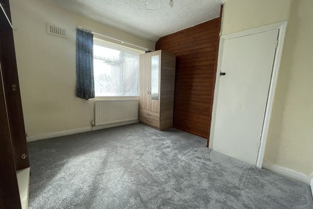 17, Chaucer Avenue, Hayes photo 4