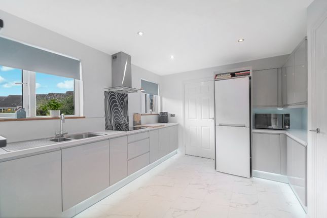 111, Strathcarron Drive, Renfrewshire photo 4