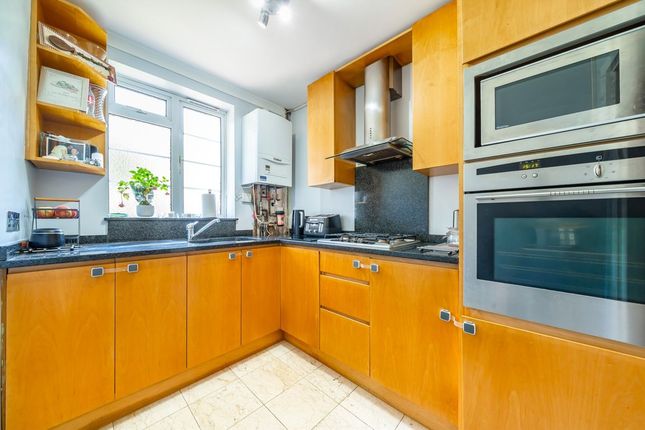 20, Manor Vale, Brentford photo 4
