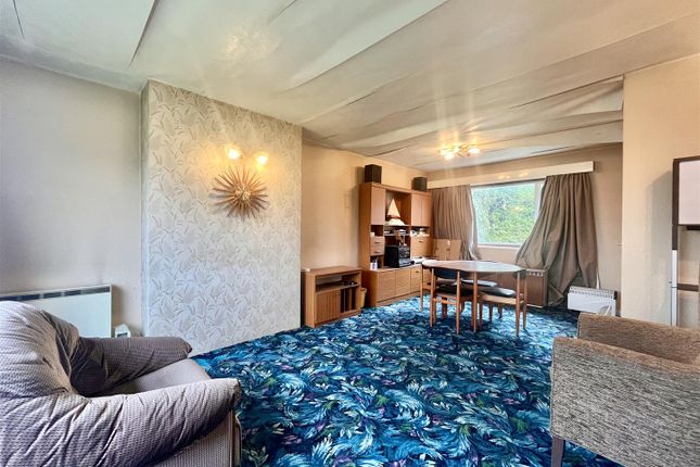 8, Gainford Drive, Leeds photo 2