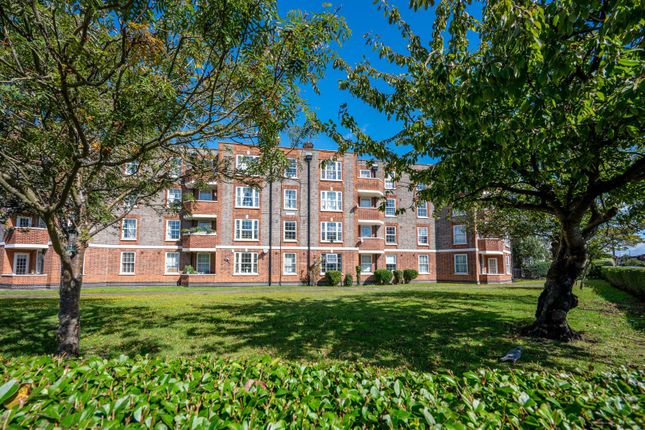 Thumbnail Flat to rent in Grand Drive, Raynes Park, London