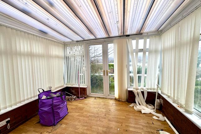 17 Garn Cross, Ebbw Vale photo 4