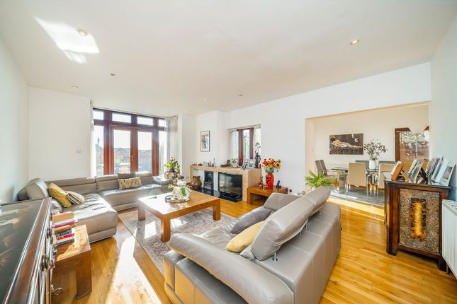 30, Cottenham Park Road, London photo 2