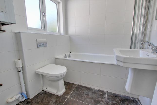 18, Norwood Grove, Beverley photo 5