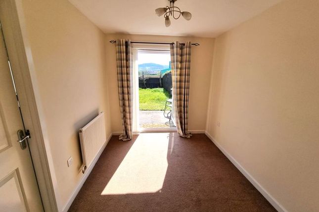 37, Small Meadow Court, Caerphilly photo 3