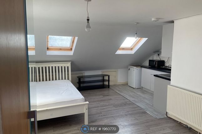 Thumbnail Room to rent in Charlton, London