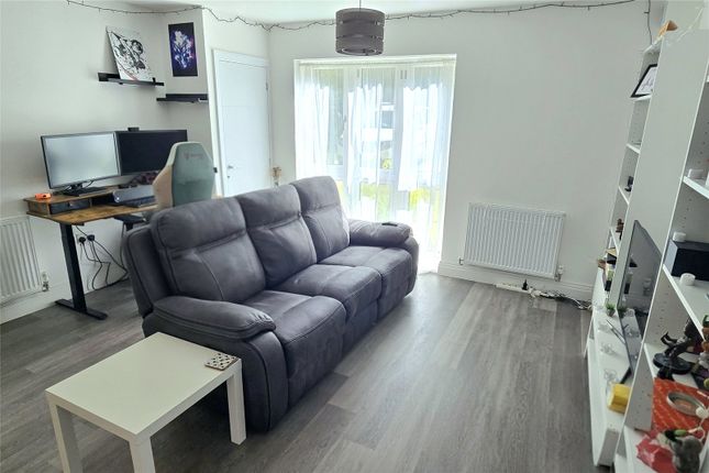 Flat 1, Flynn House, 20, Woodside Close, Surrey photo 2