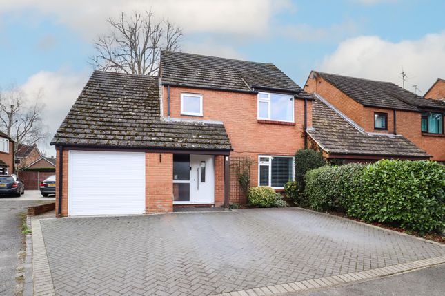 Thumbnail Link-detached house for sale in The Oaks, Yateley, Hampshire