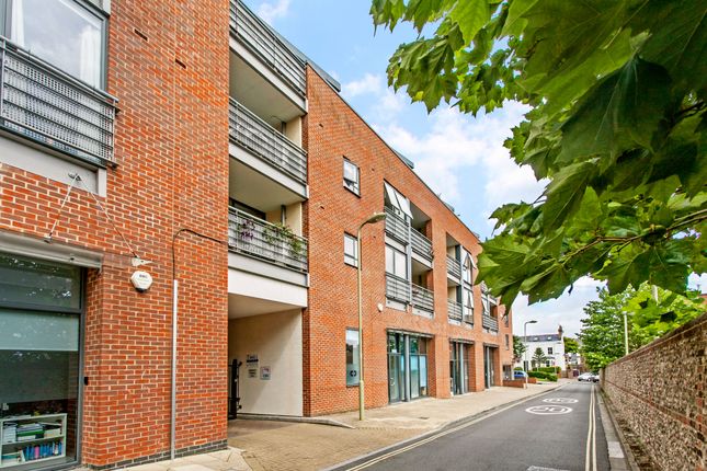 Thumbnail Flat to rent in Belgarum Place, Staple Gardens, Winchester, Hampshire