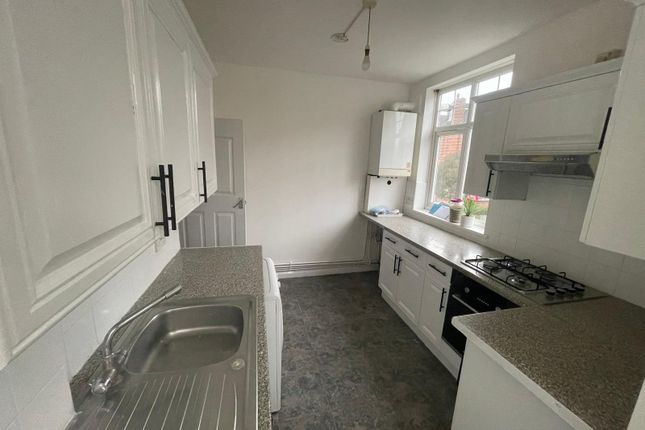 Oakleigh Road North, London photo 2