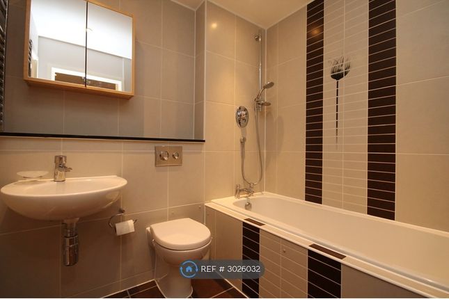 Flat, Aqua House Agate Close, London photo 3