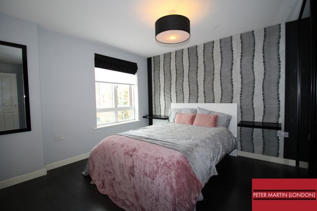 Pumphouse Crescent, Watford photo 4