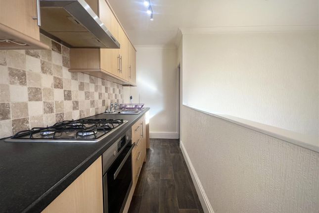 Terraced house to rent in Sutcliffe Place, Bradford