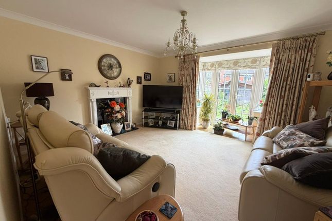 8, Foxglove Avenue, Northamptonshire photo 4
