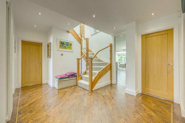 96, Woodside, Leigh-on-sea photo 4