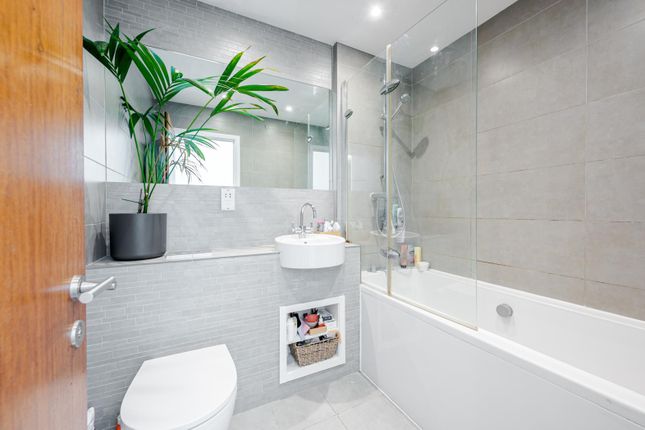 Flat 3, Sedley Place, Venn Street, London photo 3