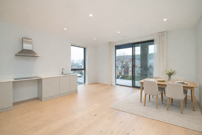 Flat 11,, Mapesbury Gardens, London photo 3