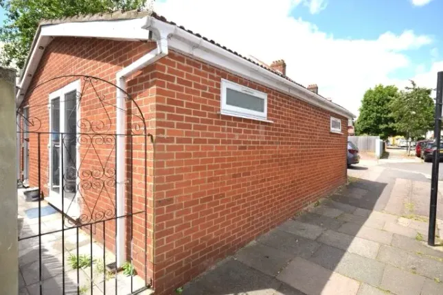 14 Barlow Road, Acton photo 5
