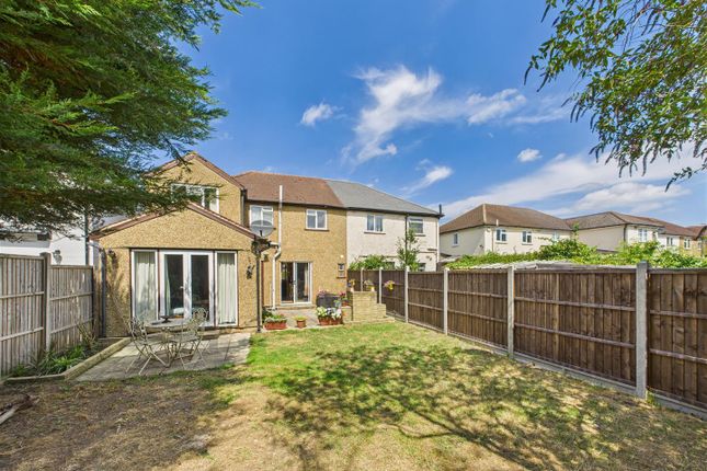 18, Second Avenue, Walton-On-Thames photo 4