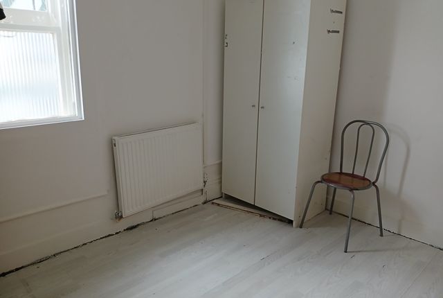 Flat to rent in High Street, Bedford
