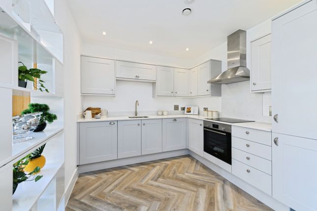 Fairoak Close, Kenley photo 4