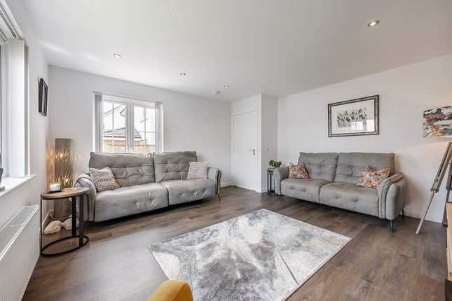37, Caldercruix Crescent, Eliburn photo 3