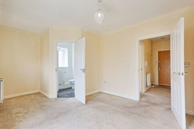 29, Falcon Avenue, South Ockendon photo 3