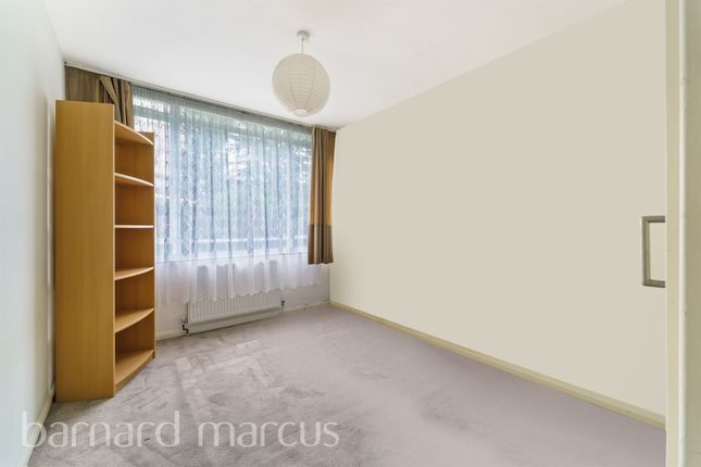 Flat for sale in Princes Way, London
